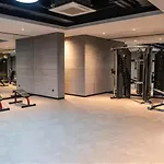 Sleek City Apartment With Premium Amenities