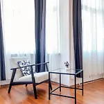 High-Ceiling Three-Bedroom Central Apartment