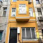 Yellowhouse Room 5