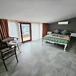 Bude Ortakoey