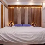 Mutlu Flat
