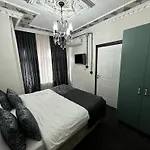 Seven Roses Apart Hotel
