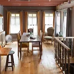 Tastefully Decorated House In Old City - Rose