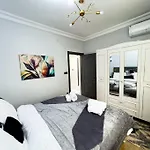 Sisli Apartment 6 4 4