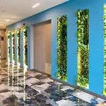Zoom Hotel