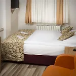 Lal Hotel