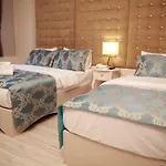 Pelican House Hotel