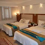 Peradise Hotel