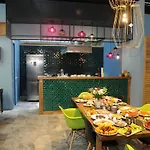 El Gusto Hotel