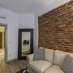 G Flats & Serviced Apartments - Adult Only