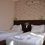 Center Hill Hotel