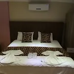 Black Bird Suit Otel