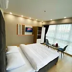 Mall Of Tem Suit Hotel