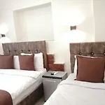 Dos Hermanos Hotel