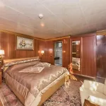 Cevheri\'S Hotel
