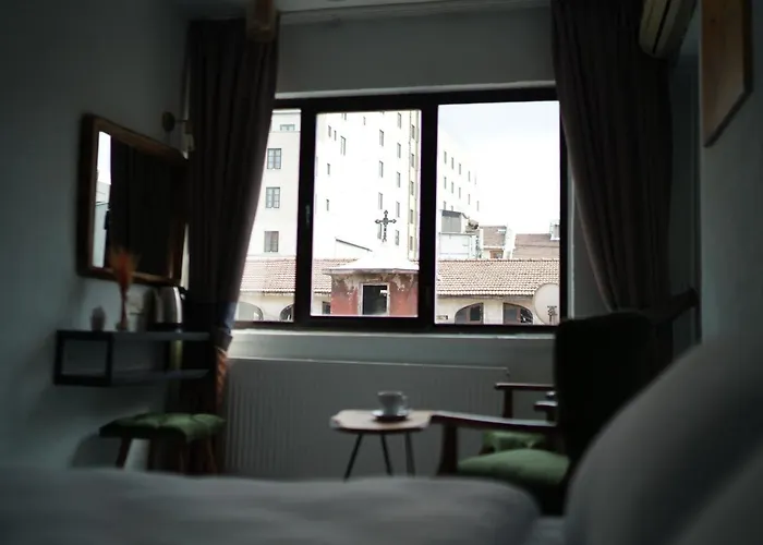 Pandan Karakoy Suit