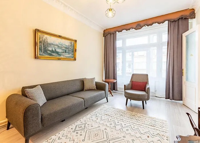Charming Apartment Surrounded By Vibrant Attractions In Kadikoy