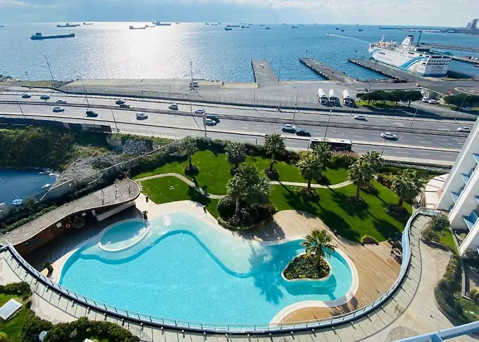 Lux 2 Room Suite Apartment With Seaview In Center