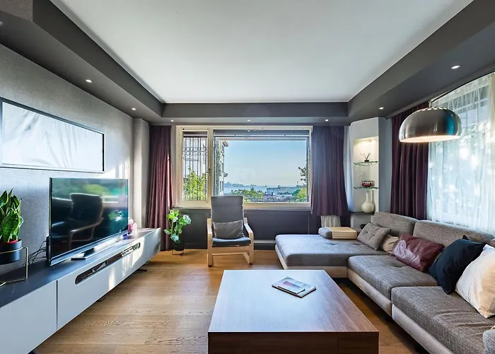 Elegant Flat With Fascinating Bosphorus View In Besiktas