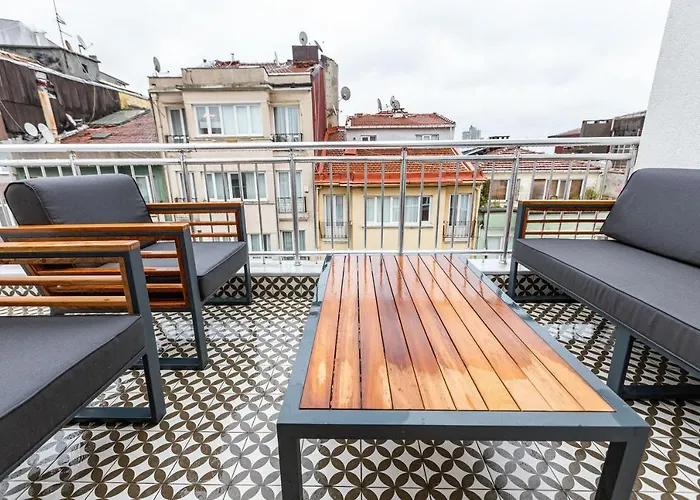 Central Flat With Lovely Terrace Near Osmanbey Metro Station In Ferikoy, Sisli