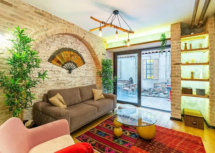 Missafir Well-Designed Apartment With Calming Backyard In The Heart Of Nisantasi, Sisli