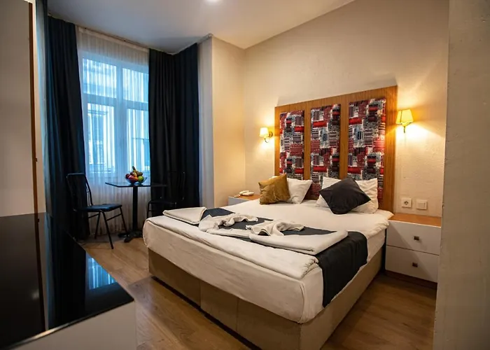La Pazza Taksim Suit