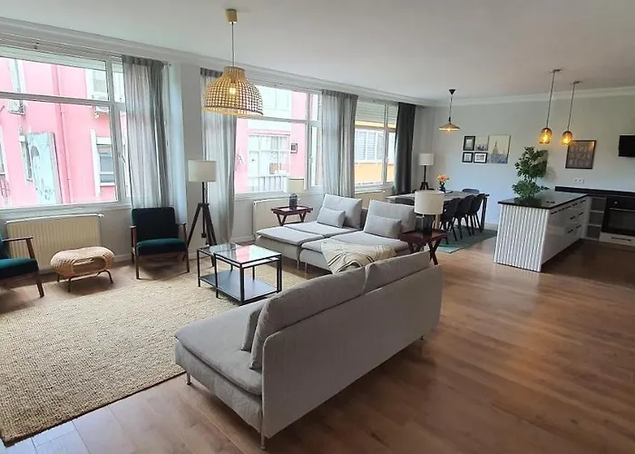 Brand New Luxuries 3-Bedrooms Apartment In The Center