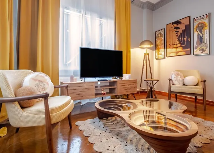 Apartment With Balcony Close To Taksim In Cihangir