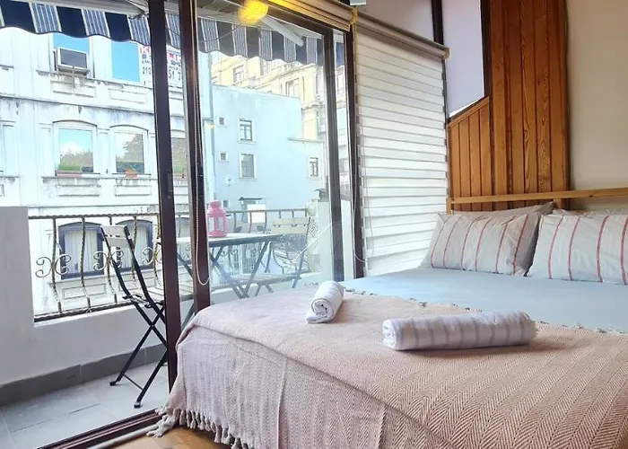Galata Duplex Apt. *Balcony* 1 Min To Metro Stn.