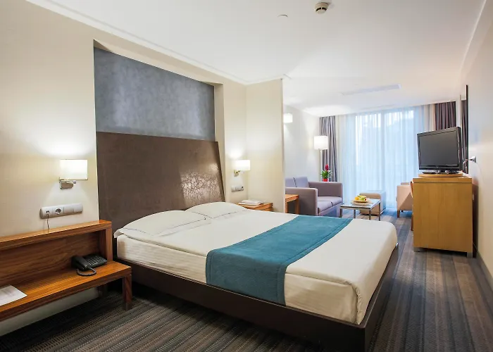 Housez Suites & Apartments Special Class