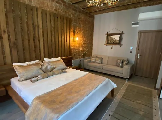 Alma Port Suites