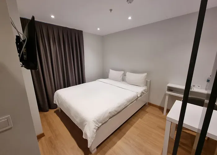 10M2 Hotel