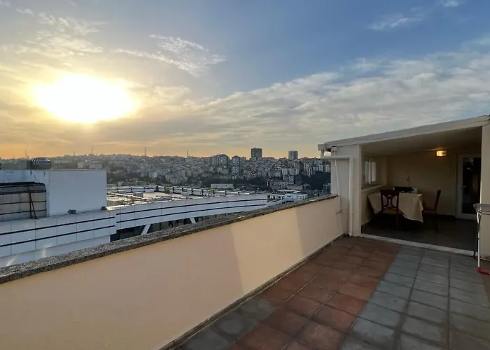 200 M2 Muhtesem Cati Kati, Roof