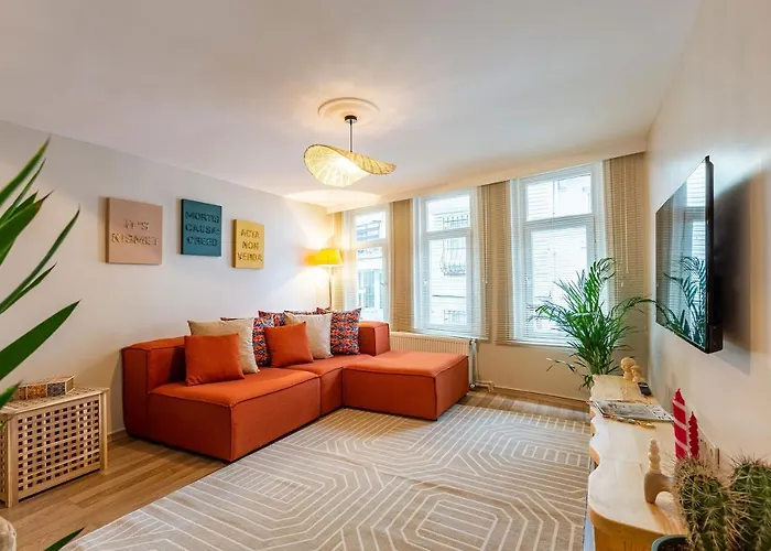 Missafir House With Refreshing Garden In Besiktas