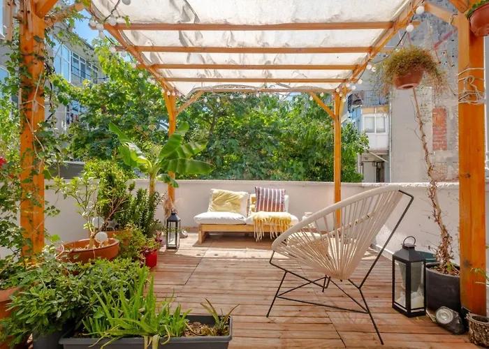 Eclectic Flat Near Metro With Terrace In Kadikoy