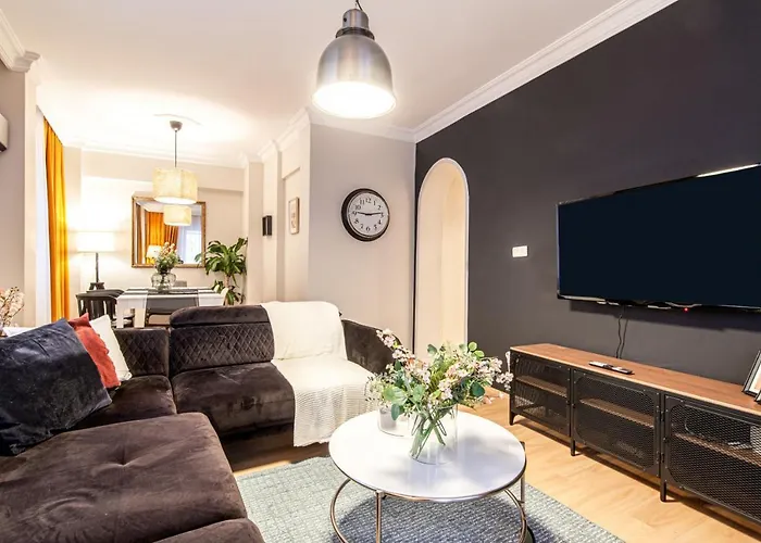 Central And Convenient Flat In Sisli