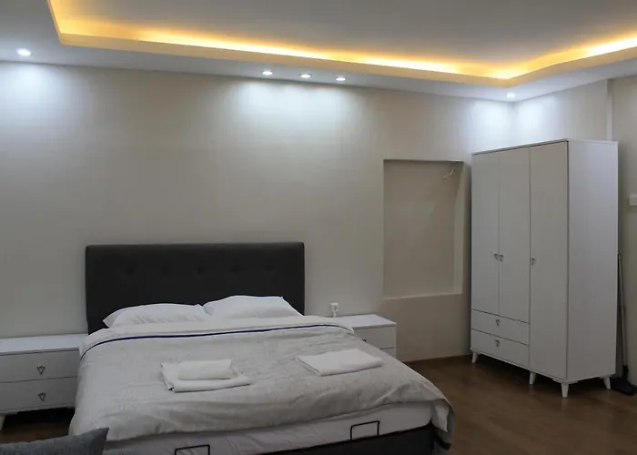 Beyoglu Asmalimescit\'Te Mobilyali Balkonlu Daire