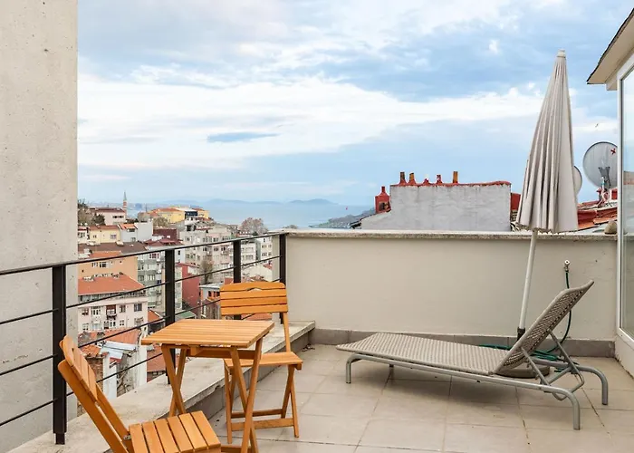 Mesmerizing Flat With Bosphorus View In Beyoglu