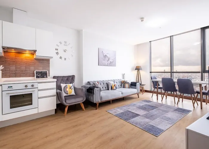 Charming Flat With City View In Atasehir