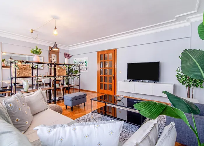 Gorgeous Flat With Lovely Balcony In Nisantasi
