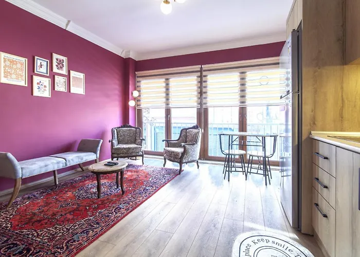 Charming Flat Near Kennedy Avenue In Fatih