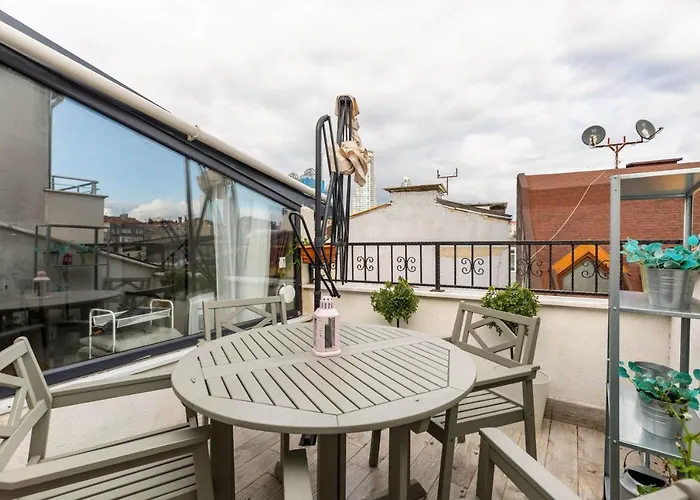 Exquisite Flat With Terrace In Nisantasi