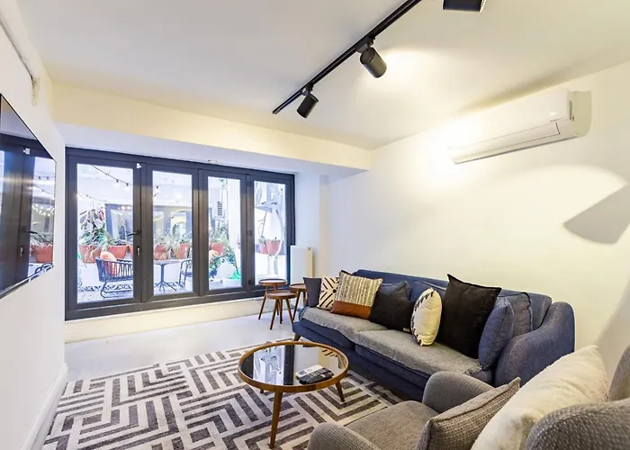 Excellent Flat With Lovely Backyard In Cihangir