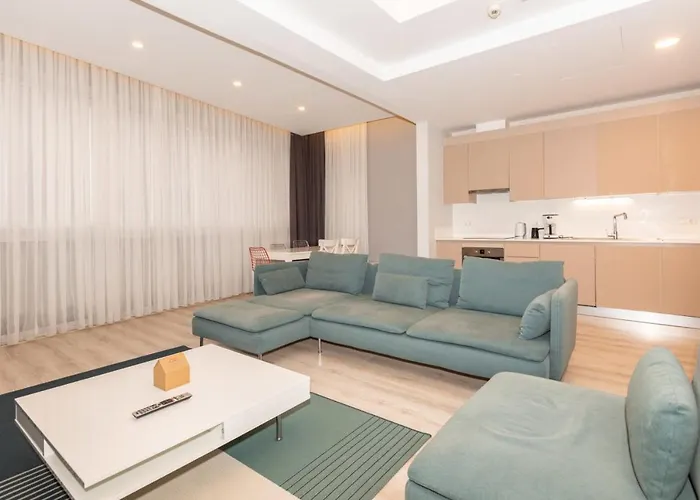 Modern And Spacious Flat With City View In Sariyer