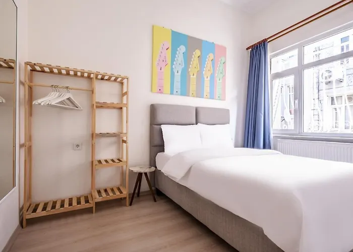 Modern Studio Flat With Central Location In Sisli