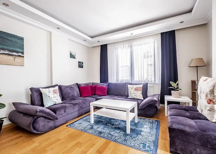 Flat In Maltepe With Balcony Near Shopping Malls
