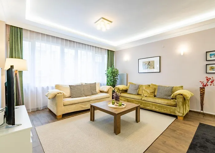 Sleek And Central Flat In Nisantasi
