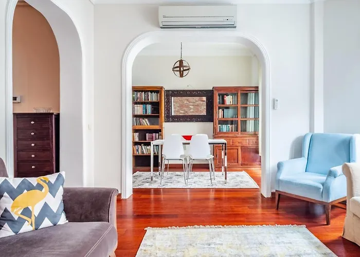 Centrally Located Apartment With Balcony In Sisli