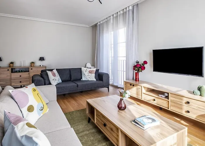 Residence Flat With Balcony In Umraniye