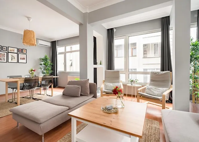 Charming Flat Near Bagdat Street In Kadikoy